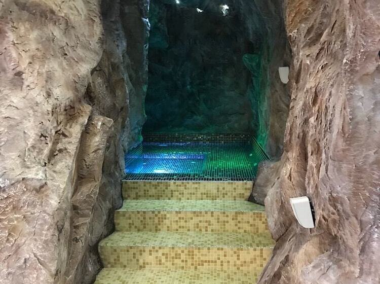 National Park Hotel & Spa