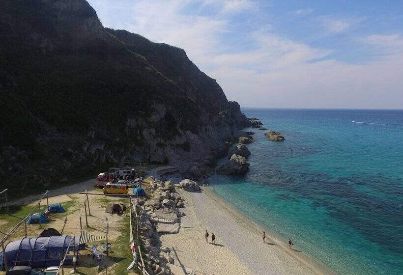 منتجع Villaggio Camping La Scogliera