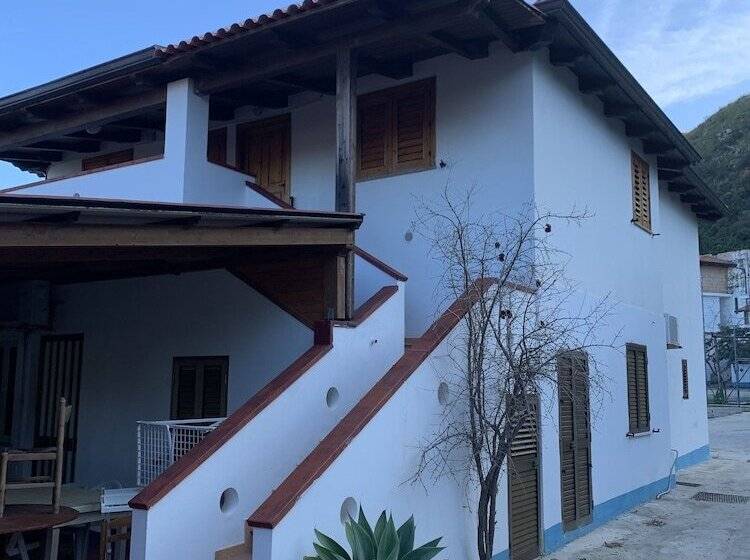 منتجع Villaggio Camping La Scogliera