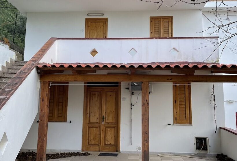 منتجع Villaggio Camping La Scogliera