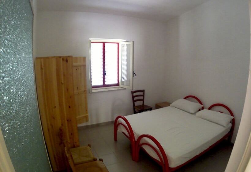 منتجع Villaggio Camping La Scogliera