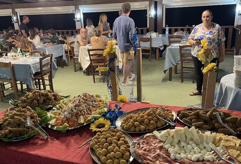 منتجع Villaggio Camping La Scogliera