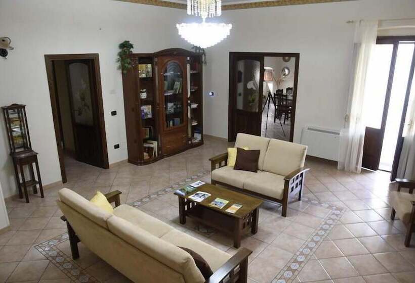 تختخواب و صبحانه Palazzo L Occaso