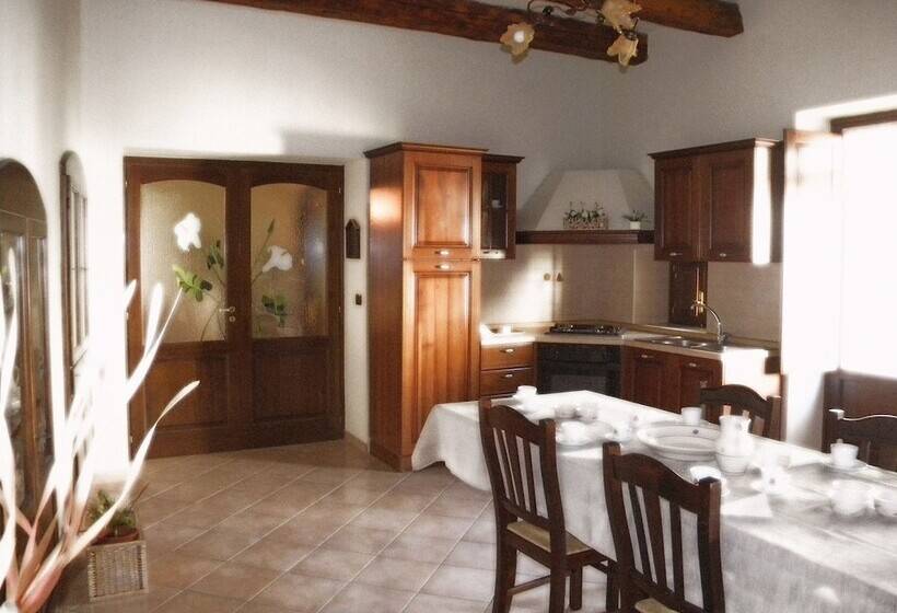 تختخواب و صبحانه Palazzo L Occaso