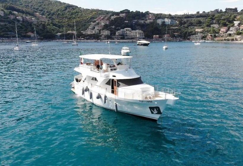 تختخواب و صبحانه Velamica Resort