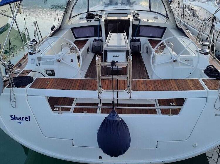 تختخواب و صبحانه Velamica Resort