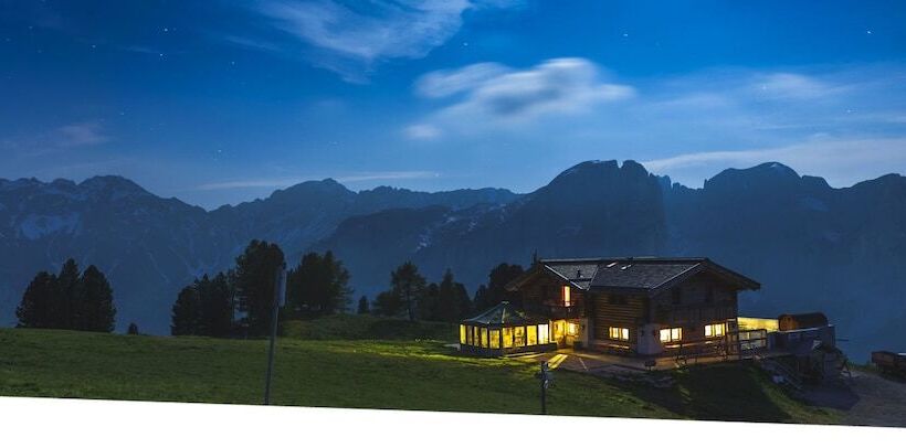 簡易ホテル Rifugio Baita Cuz