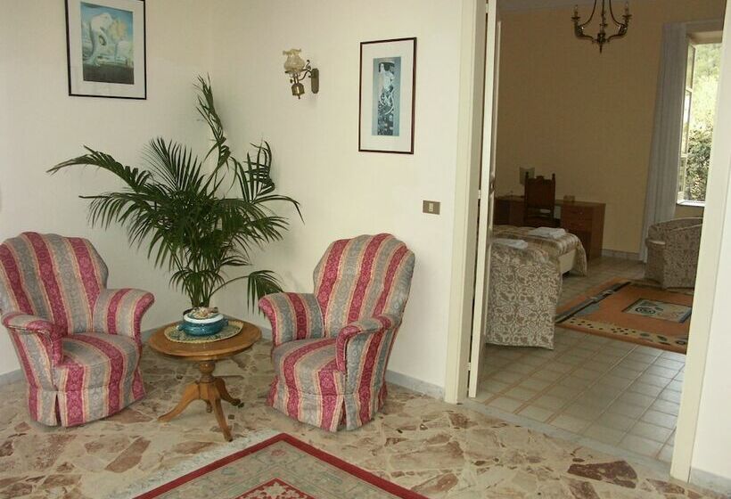 مسافرخانه Villa Passarelli