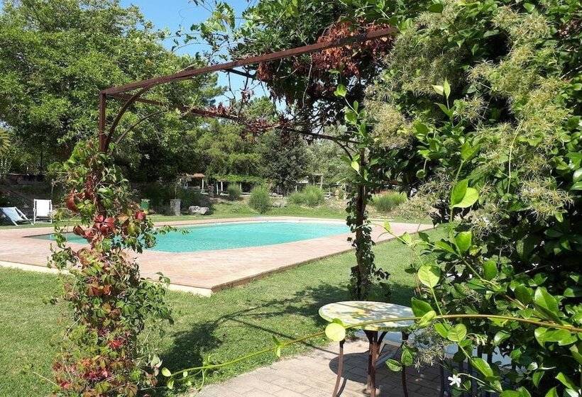 فندق ريفى Agriturismo Borgo Santa Maria