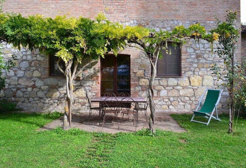 فندق ريفى Agriturismo Borgo Santa Maria