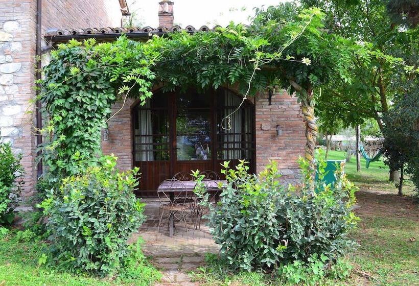 בית מלון כפרי Agriturismo Borgo Santa Maria