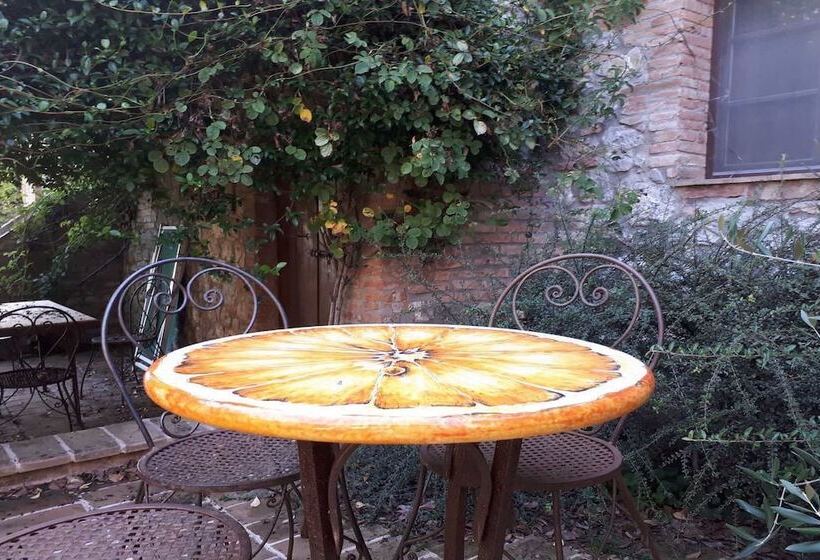 فندق ريفى Agriturismo Borgo Santa Maria