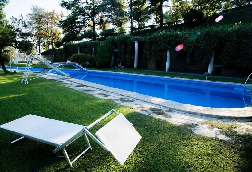 فندق ريفى Villa Cornarea