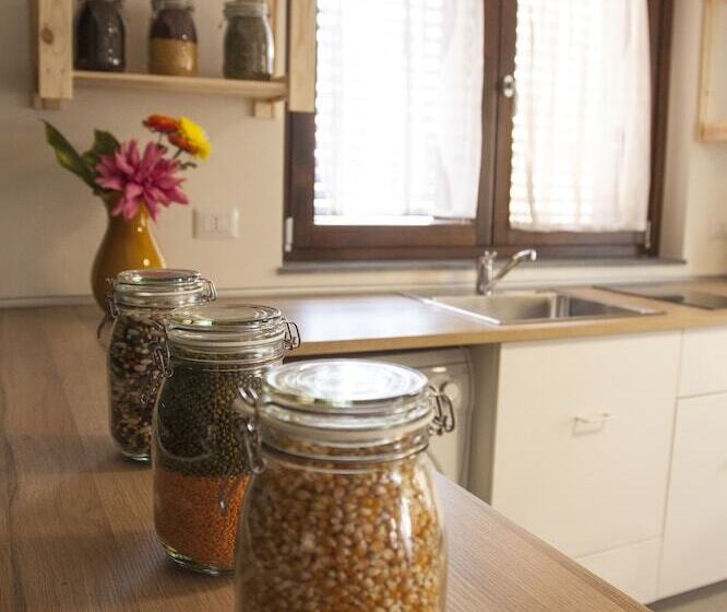 تختخواب و صبحانه Etnamuri