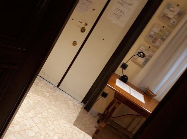 تختخواب و صبحانه Friendly House Rome