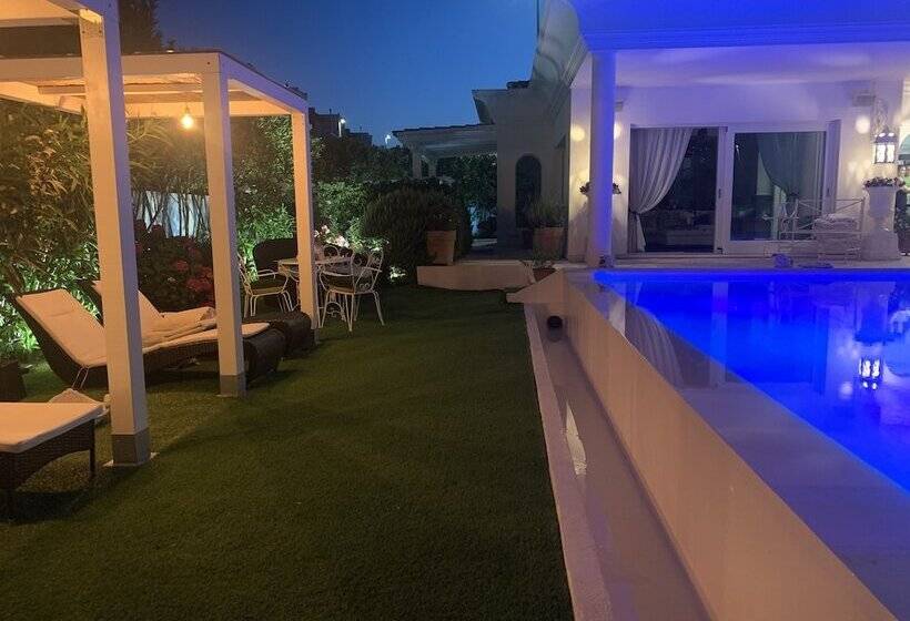 مبيت وإفطار White House Luxury Hospitality