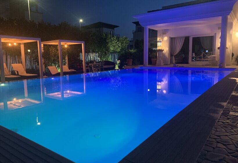 مبيت وإفطار White House Luxury Hospitality