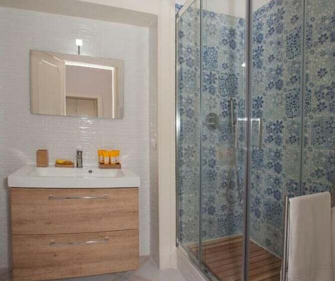 פונדק Palazzo Caracciolo