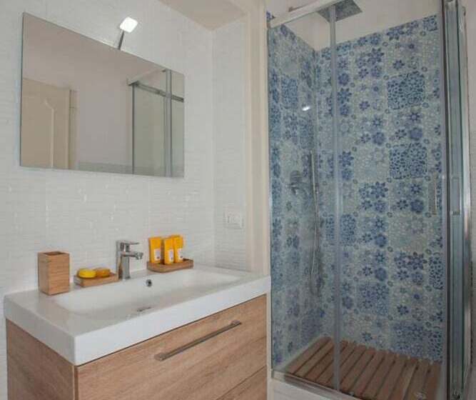 פונדק Palazzo Caracciolo