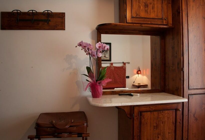 فندق ريفى Agriturismo Tredicina