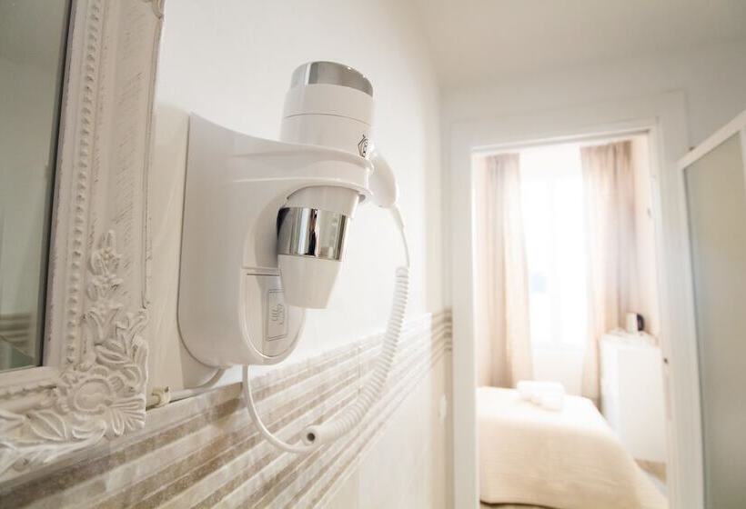 بنسيون Emily Rooms