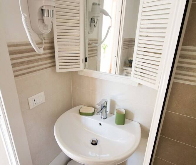 بنسيون Emily Rooms