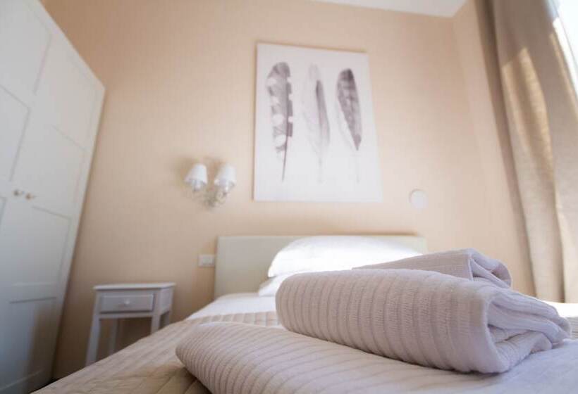 بنسيون Emily Rooms