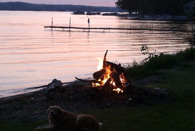 مبيت وإفطار Maple Springs Lake Side Inn