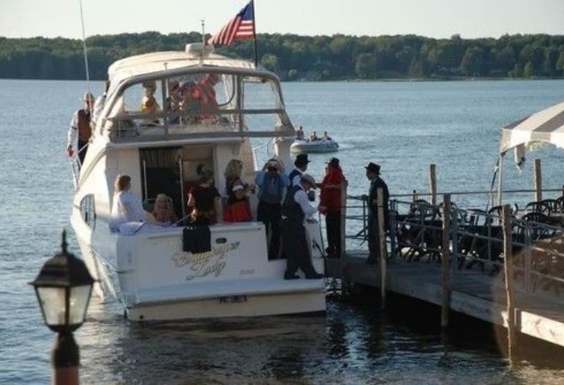 مبيت وإفطار Maple Springs Lake Side Inn