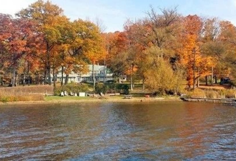 مبيت وإفطار Maple Springs Lake Side Inn