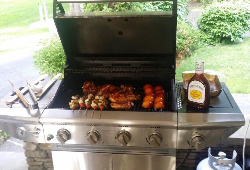 مبيت وإفطار Maple Springs Lake Side Inn