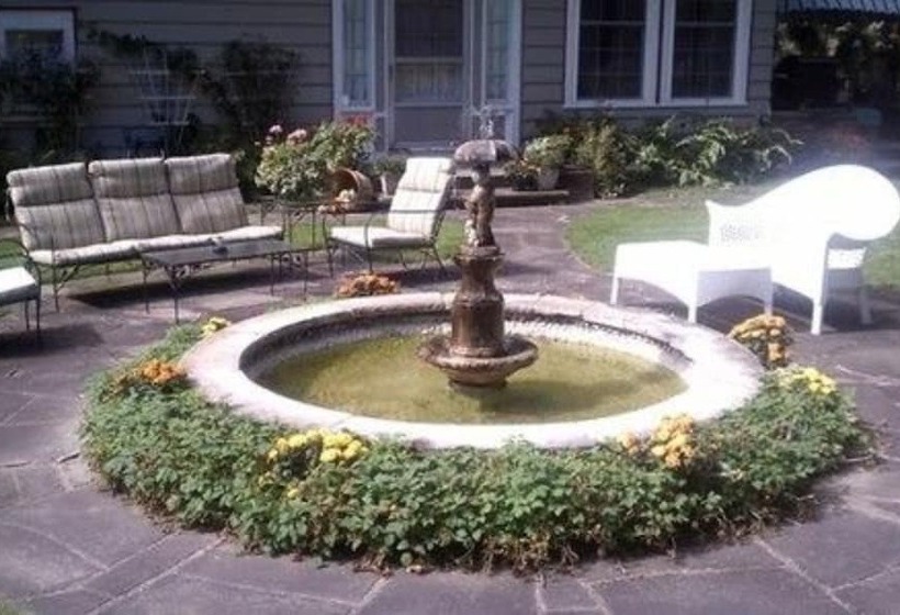 مبيت وإفطار Maple Springs Lake Side Inn