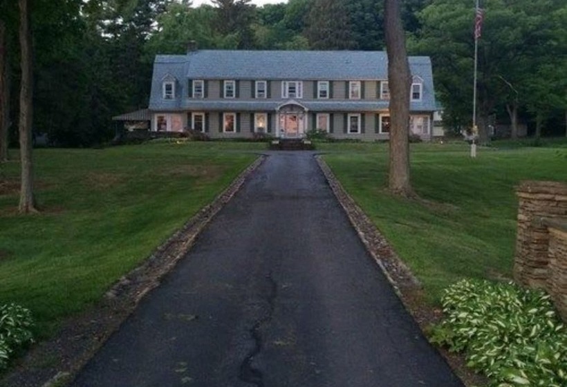 مبيت وإفطار Maple Springs Lake Side Inn