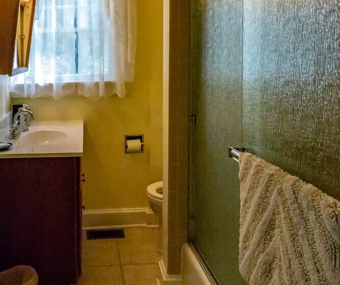 مبيت وإفطار Maple Springs Lake Side Inn