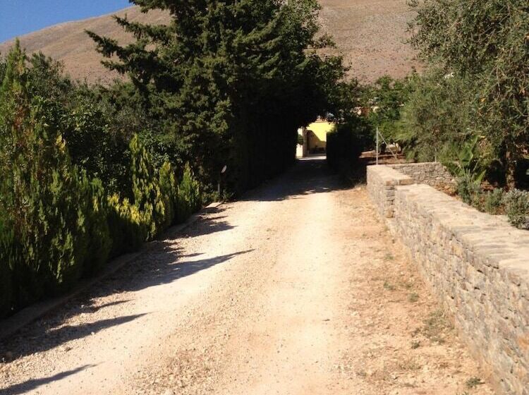 مسافرخانه Case Vacanze La Giara