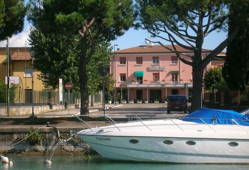 ホテル Benaco Mavras