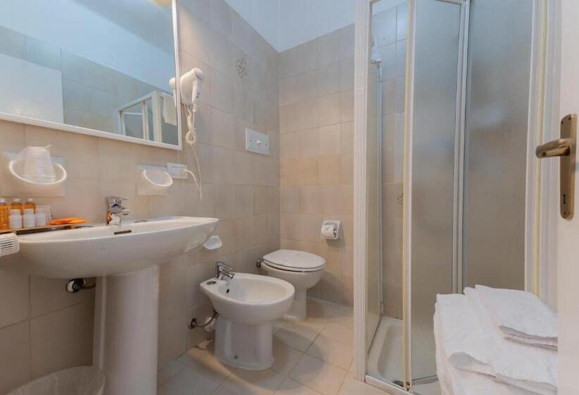 ホテル Benaco Mavras