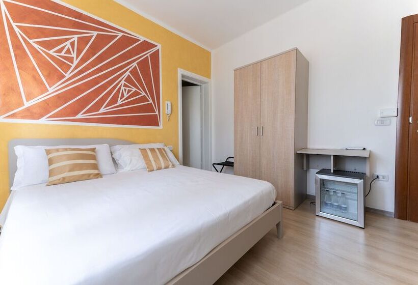 ホテル Benaco Mavras