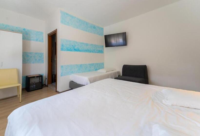 ホテル Benaco Mavras