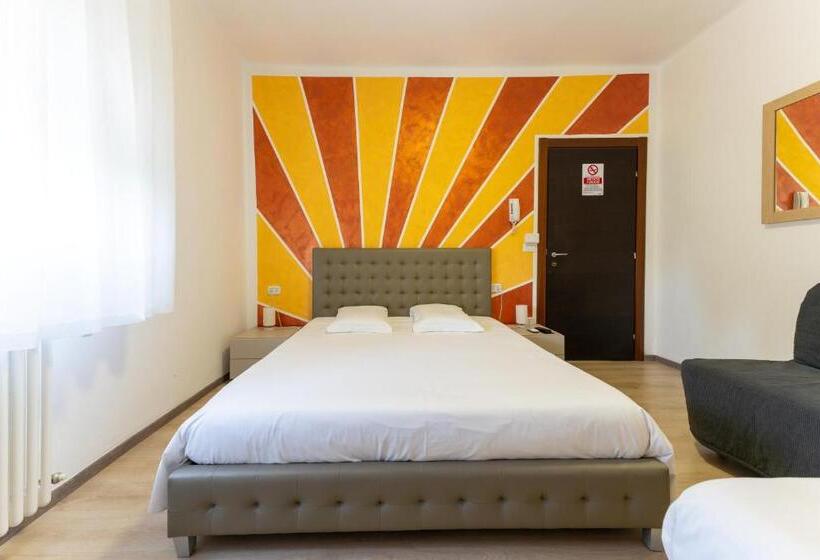 ホテル Benaco Mavras