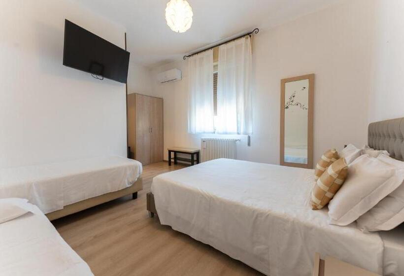 ホテル Benaco Mavras