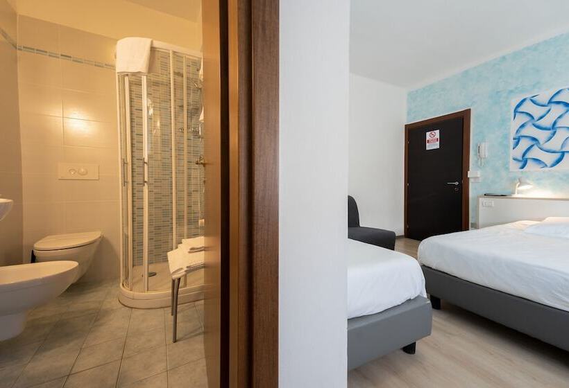 ホテル Benaco Mavras