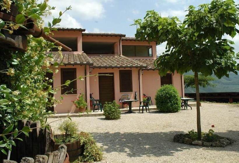 فندق ريفى Agriturismo La Pila