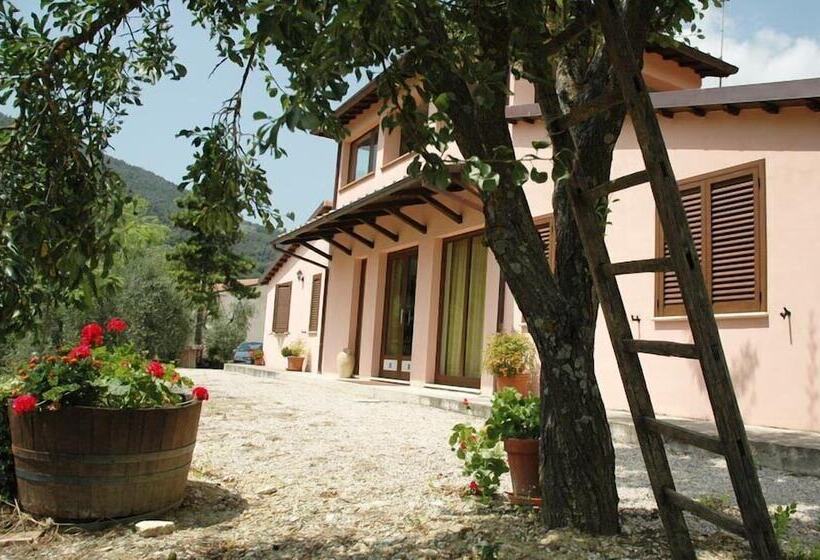 فندق ريفى Agriturismo La Pila