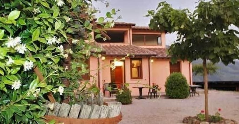 فندق ريفى Agriturismo La Pila