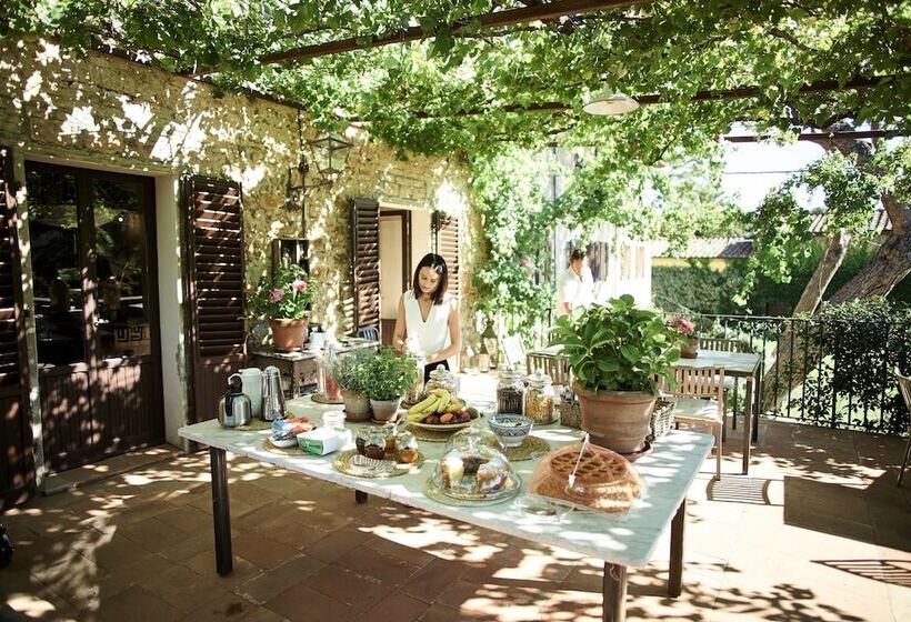 בית מלון כפרי La Pescaia Resort