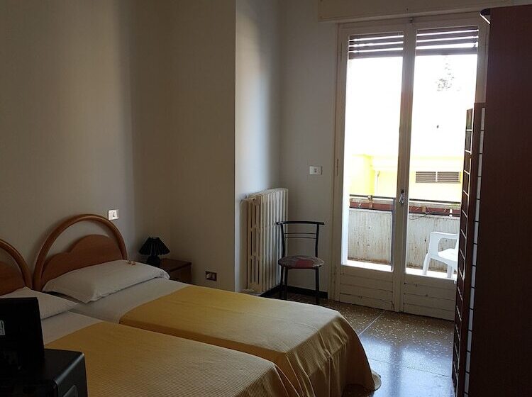 호텔 Triana E Tyche