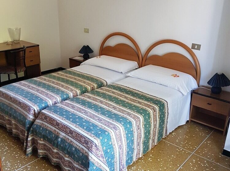 호텔 Triana E Tyche