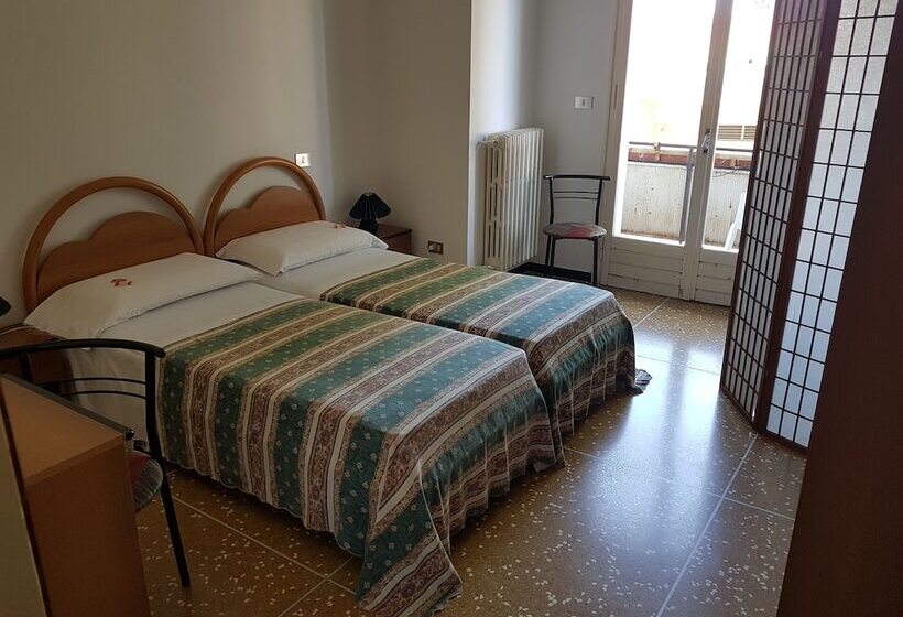 호텔 Triana E Tyche