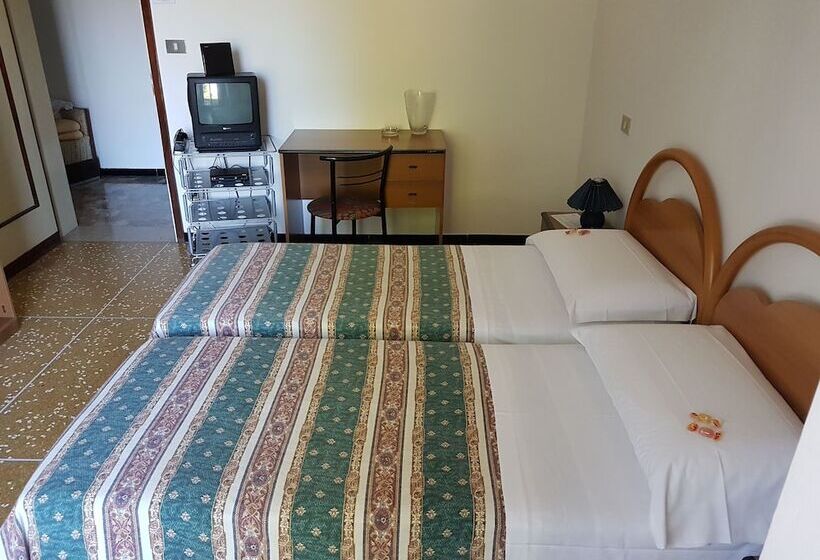 호텔 Triana E Tyche